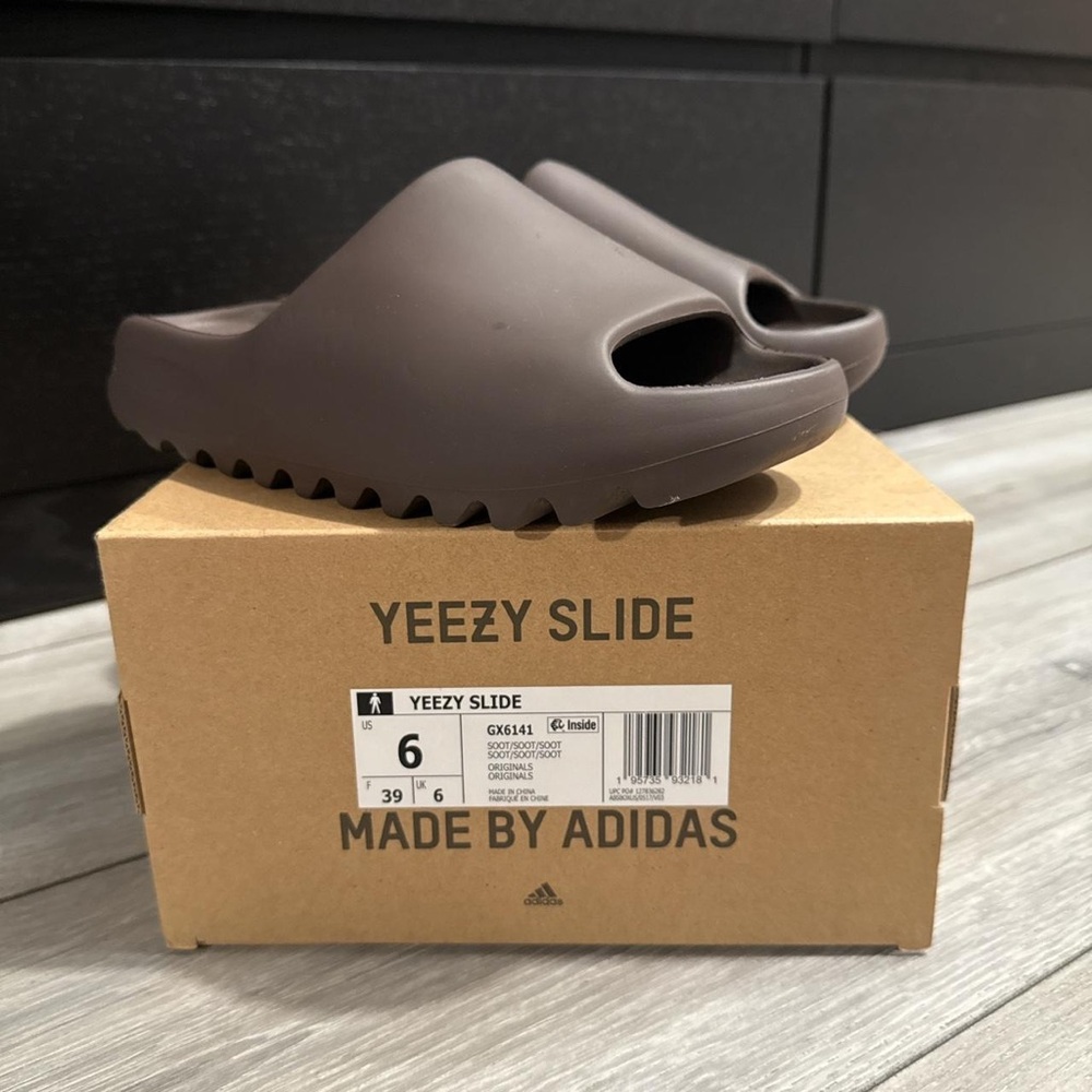 Adidas Yeezy Slides Size 6 Men’s  EUR 39 Brown